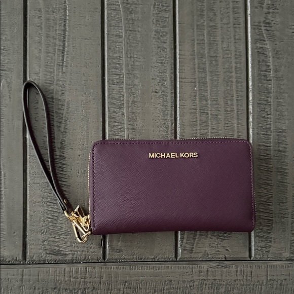 NWOT Michael Kors Plum Leather Wristlet with Gold Accents - Picture 1 of 4